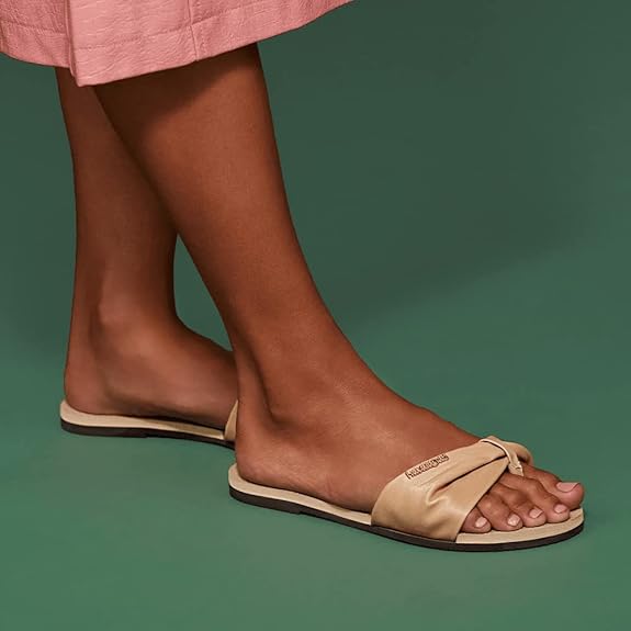 Havaianas Women’s You St. Tropez Lush Sandal – Sand Grey, Size 7/8